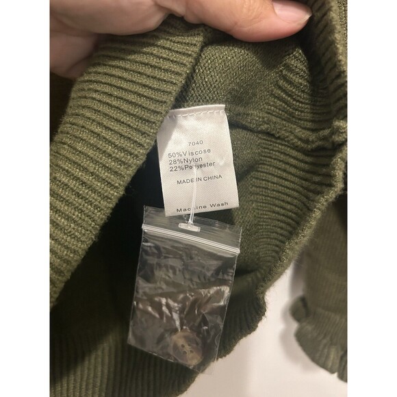 New BTFBM Sweater Women’s Size XL Green Long Sleeve 1/4 Button Front Ruffle Neck - Picture 4 of 6